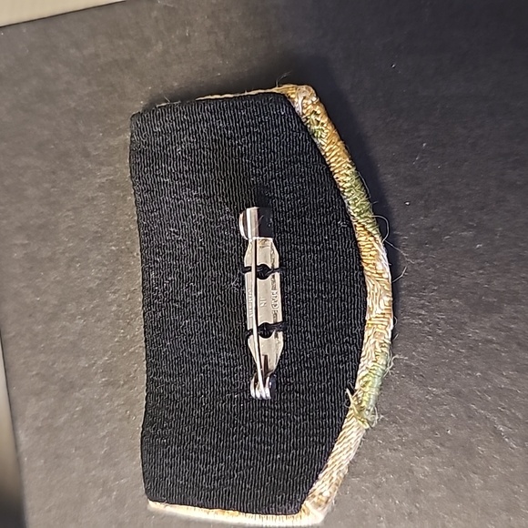 BROOCH - Picture 2 of 3